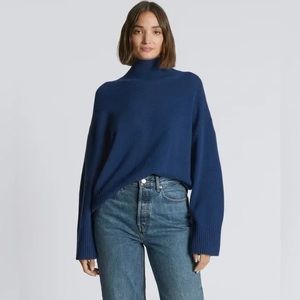 Everlane The Cashmere Oversized Turtleneck Sweater Bright Navy Blue Womens M